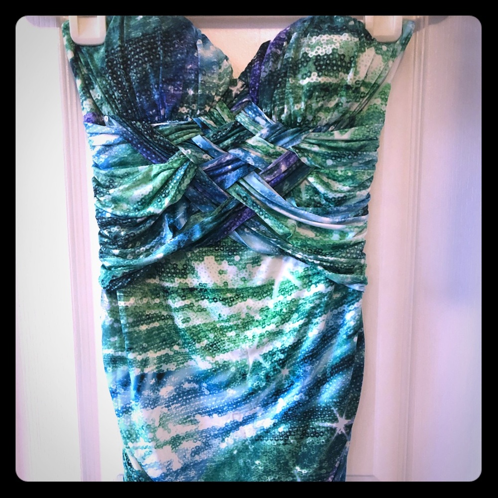 Very elegant tube dress.